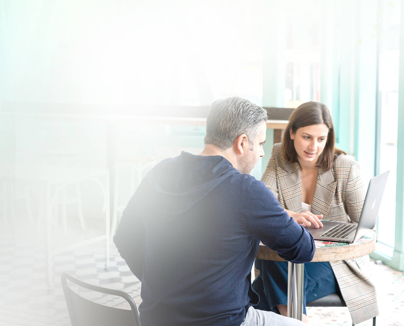 linkedin-sales-solutions-i1MXZuHqD2k-unsplash (3)-1